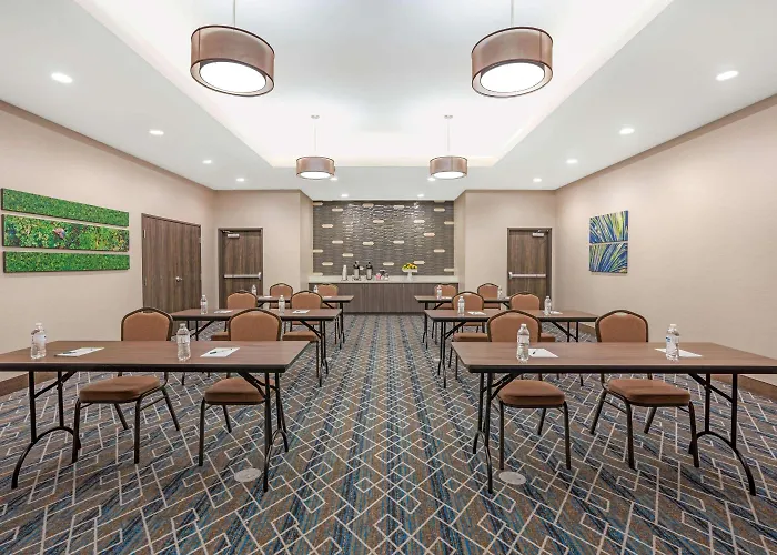 La Quinta Inn And Suites By Wyndham Houston Spring South