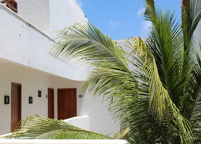 El Fuerte Beach Apartments
