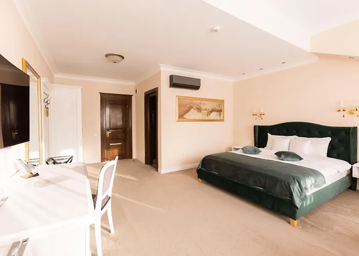 4Cardinal's Hotel Boutique