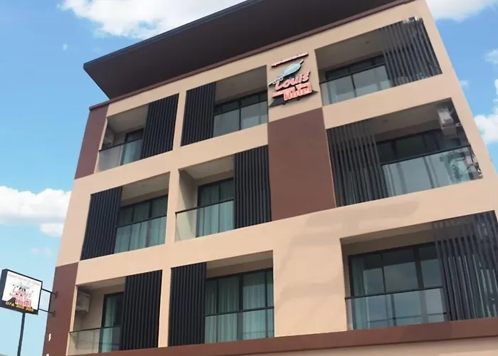 Louis' Runway View Hotel - Sha Extra Plus