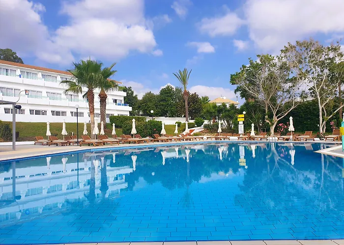 Adelais Bay Hotel