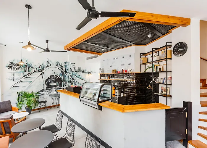 Djumba Hotel & Cafe