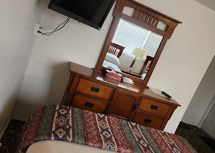 Hi-Way Motel