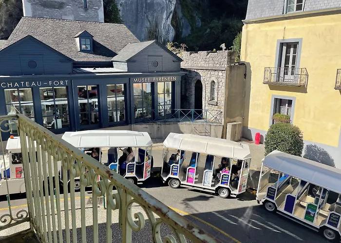 Logis Hotel Castel De Mirambel