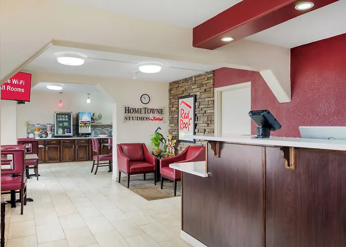 Hometowne Studios By Red Roof Huntsville - Madison