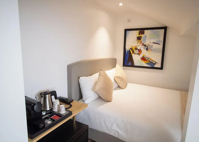 Les Rebelles Hotel Parijs