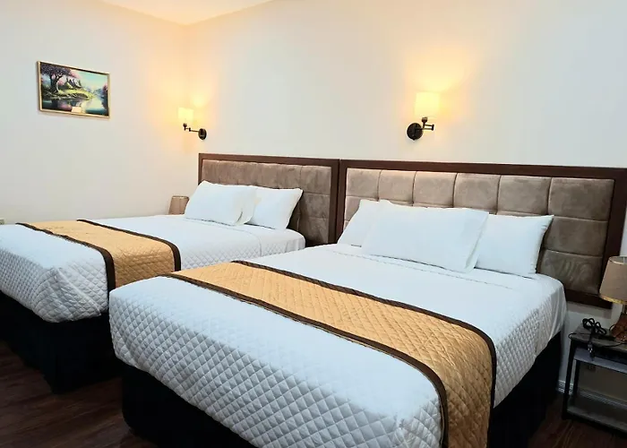 Rey'Z Hotel And Suites