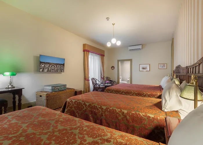 Hadley'S Orient Hotel