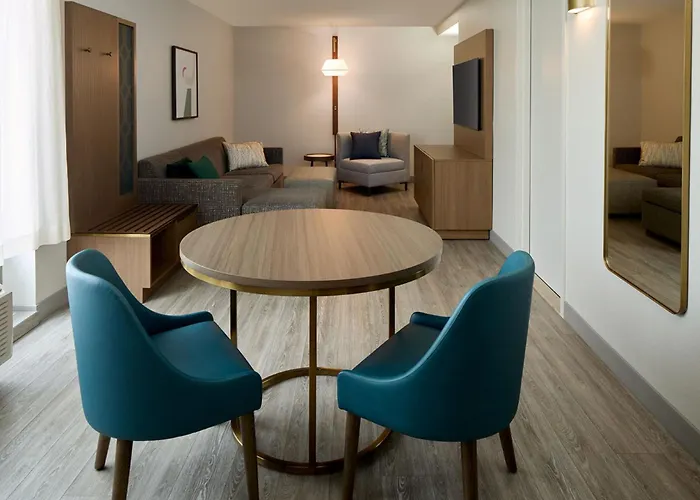 Holiday Inn & Suites Montreal Airport By Ihg