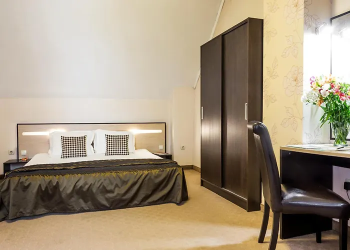 City Avenue Hotel