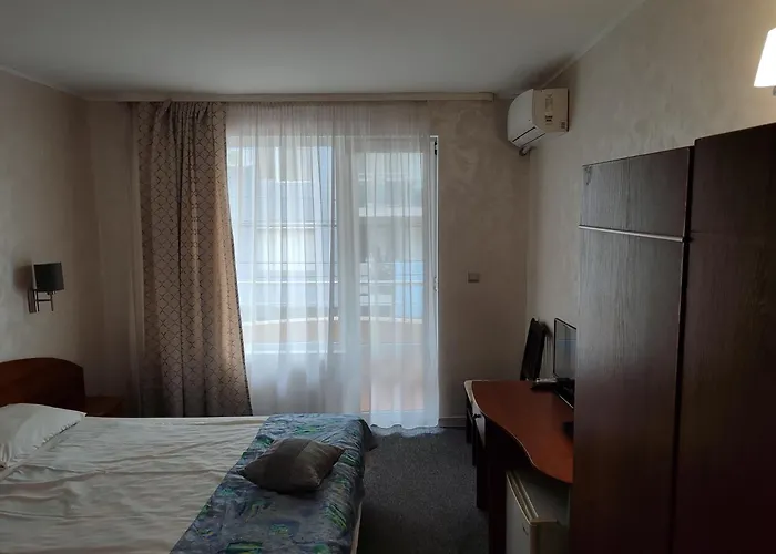 Family Hotel Lazuren Briag