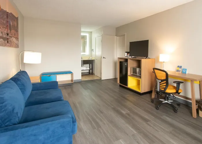 Days Inn & Suites By Wyndham Albuquerque North