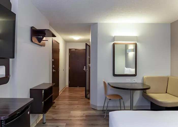 Motel 6 Airdrie