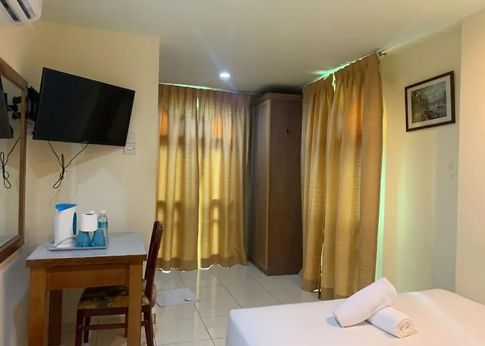 D'Feringghi Hotel