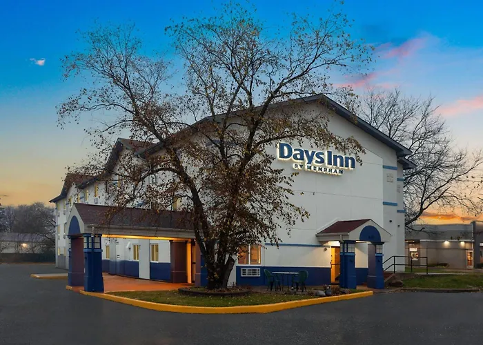 Days Inn By Wyndham Waukegan Great Lakes