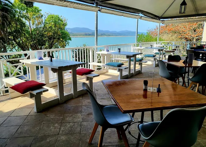 Lake Pleasant Hotel