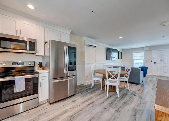 3005 Queen Suite, 3Rd Floor Surfside