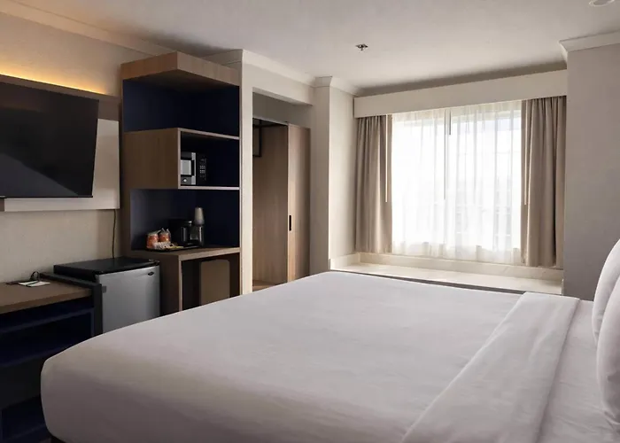 Econo Lodge Inn&Suites Santa Rosa South