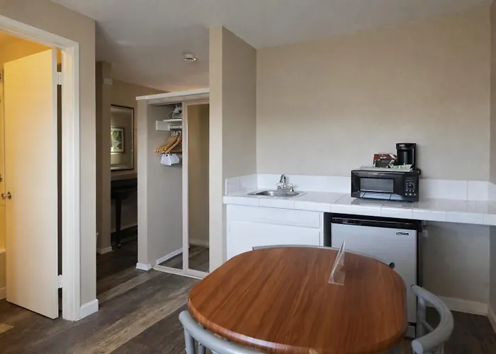 Scottish Fairway Inn