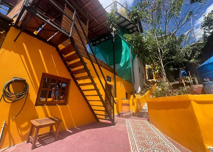 Buena Onda Backpackers