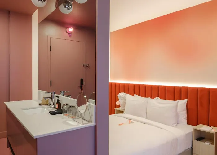 Rose Hotel Invisible