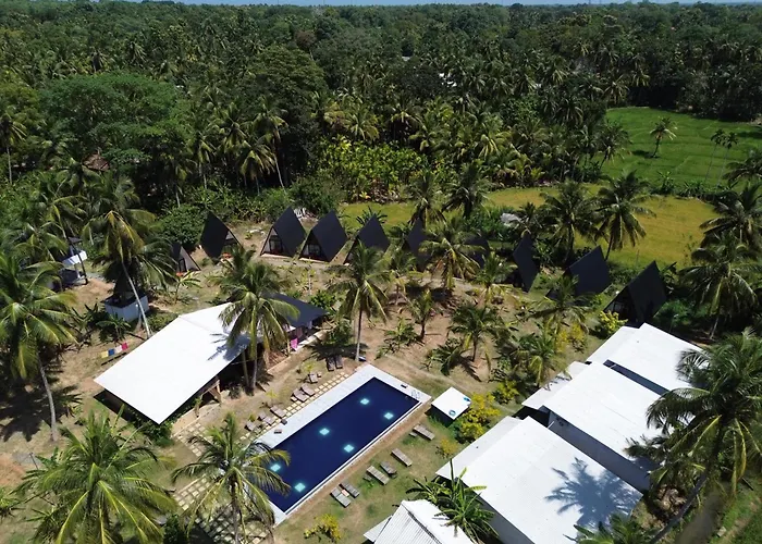 The Coconut Gardens Hotel & Restaurant