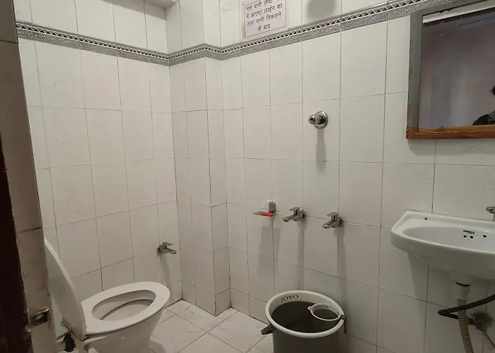 Hotel Priyanka - 750 Metres From Nakki Lake Near Bus Stand