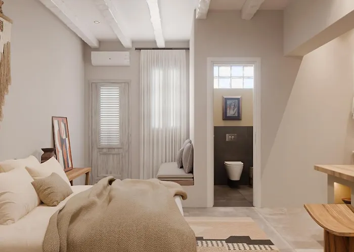 F Fine Suites - Adults Only