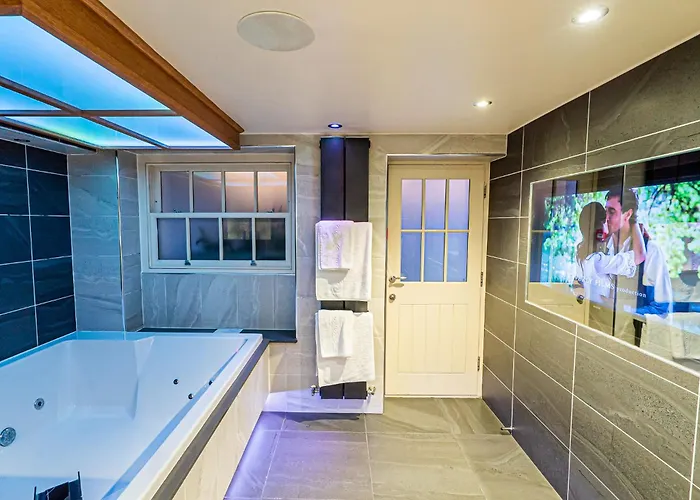 Church Suites By The Cranleigh Boutique