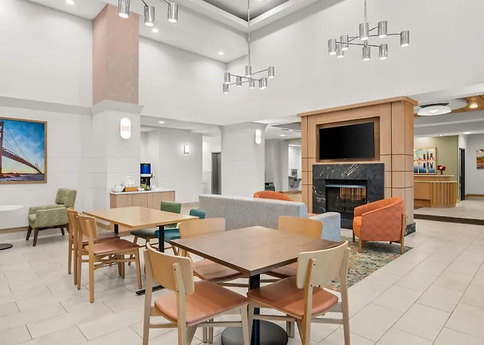 Hampton Inn & Suites Detroit-Canton
