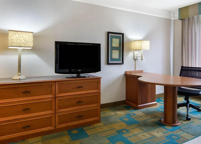 La Quinta By Wyndham Haywood Mall-Near Greenville Downtown