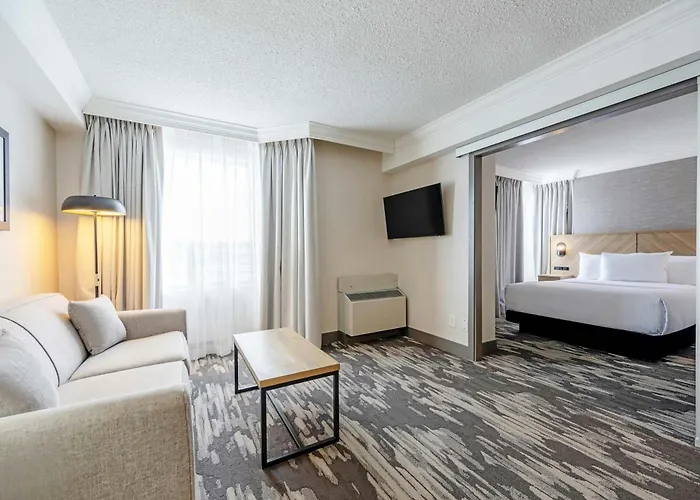 Sandman Signature Mississauga Hotel