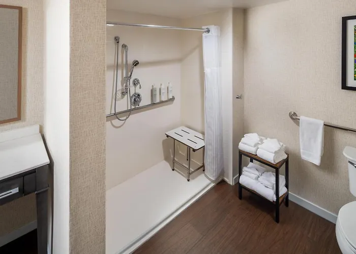Hampton Inn And Suites Asheville Airport
