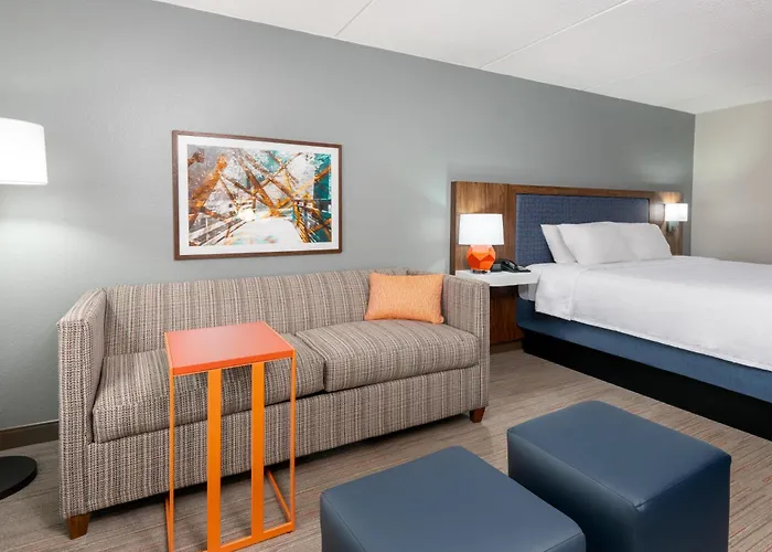 Hampton Inn & Suites Charlottesville At The University