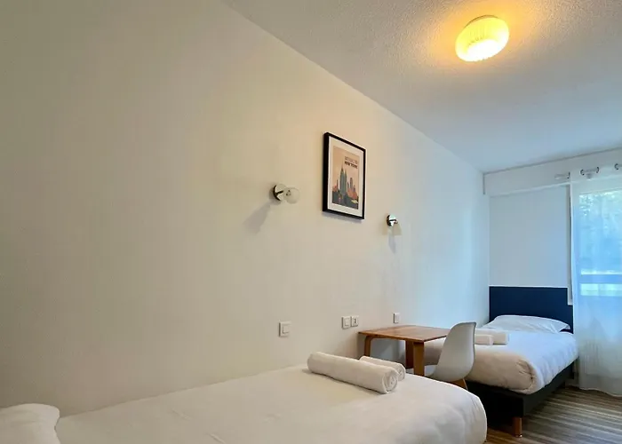 Logis Hotel De La Bruyere
