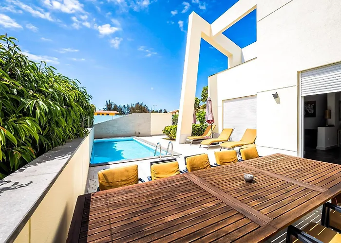 Villasroyale Trespalomas - An Iconic Villa For Elevated Getaways!