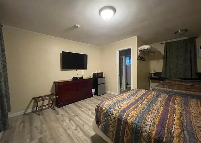 Twin Oaks Motel