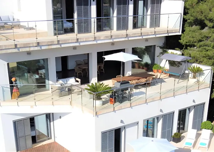 Idyllic 6 Bed Villa Stunning Sea View Salt Pool