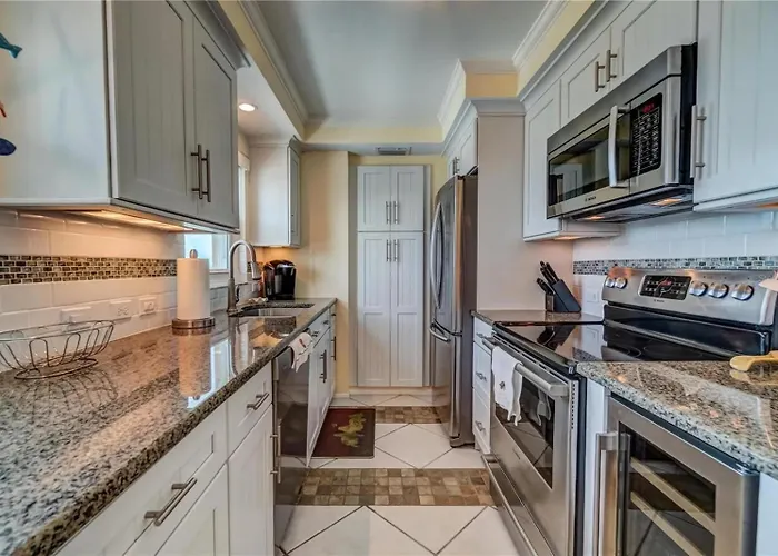 Waterfront Two-Bedroom Condo On Venice Island