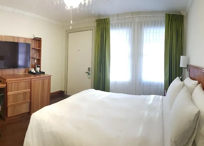 Cara Lodge Hotel