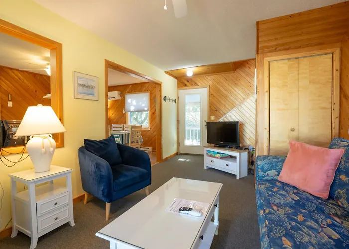 The Ocracoke Harbor Inn