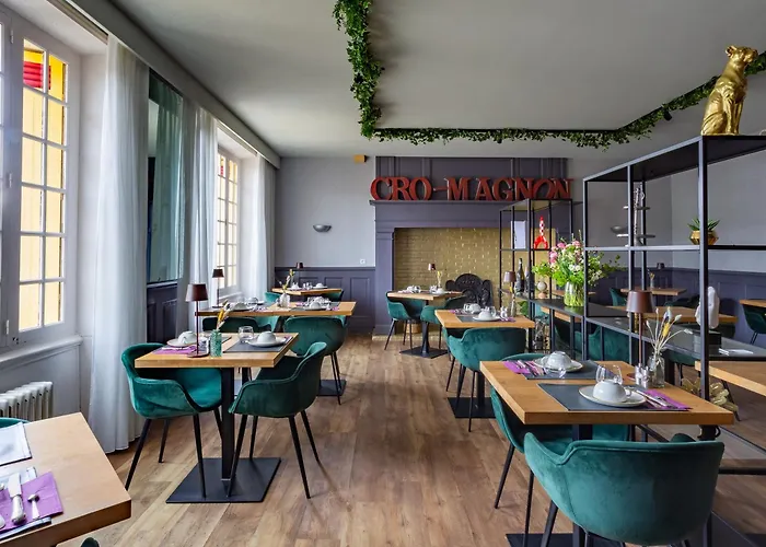 Le Cro-Magnon - Hotel - Piscine - Climatisation