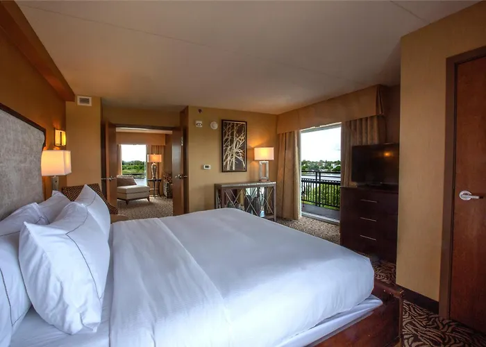 Doubletree By Hilton Bay City - Riverfront