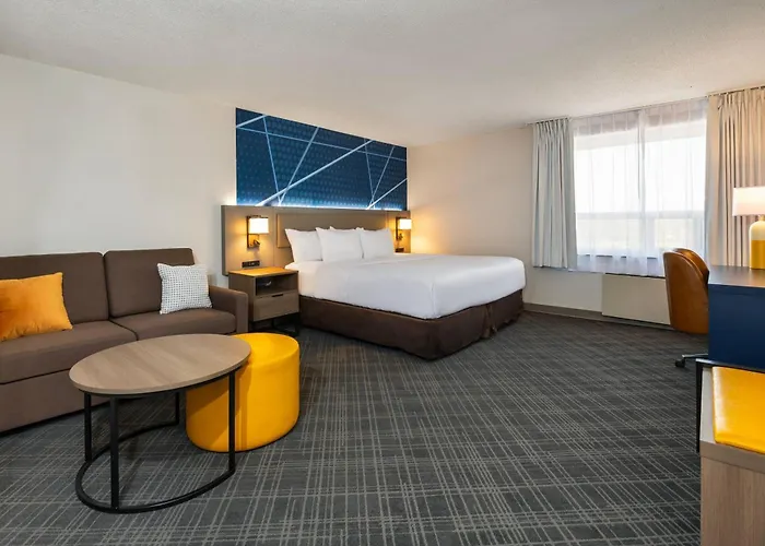 Comfort Inn & Suites Barrie - Highway 400