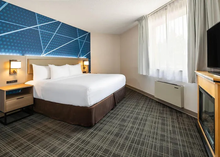 Comfort Inn & Suites Barrie - Highway 400