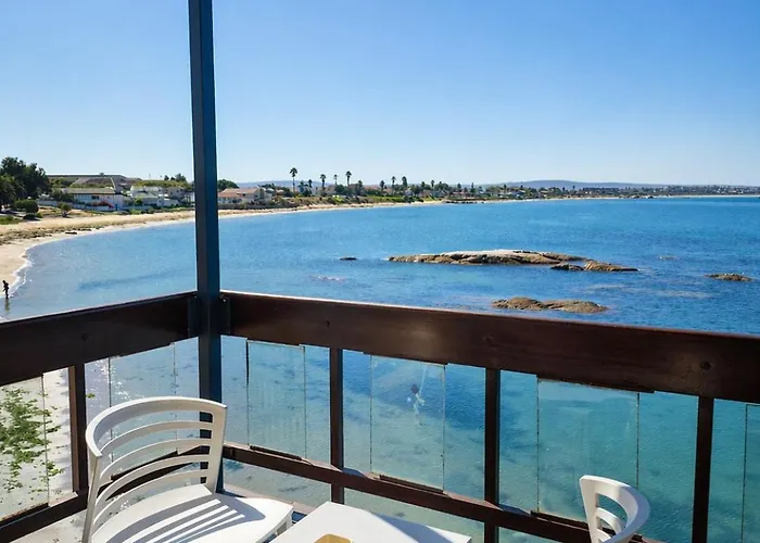 Hoedjiesbaai Hotel