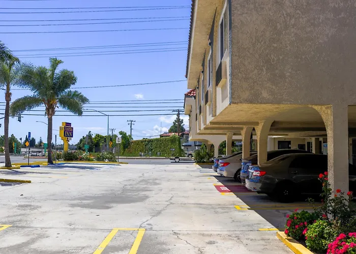 Orange Tustin Inn In Orange