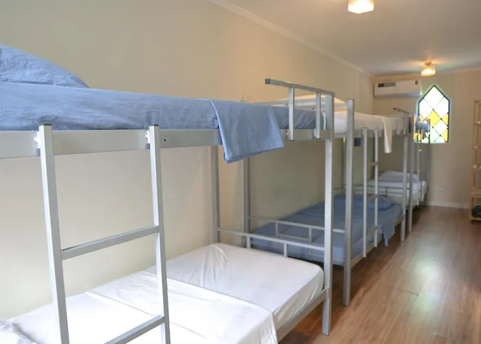 Hostel Castell Di Madre