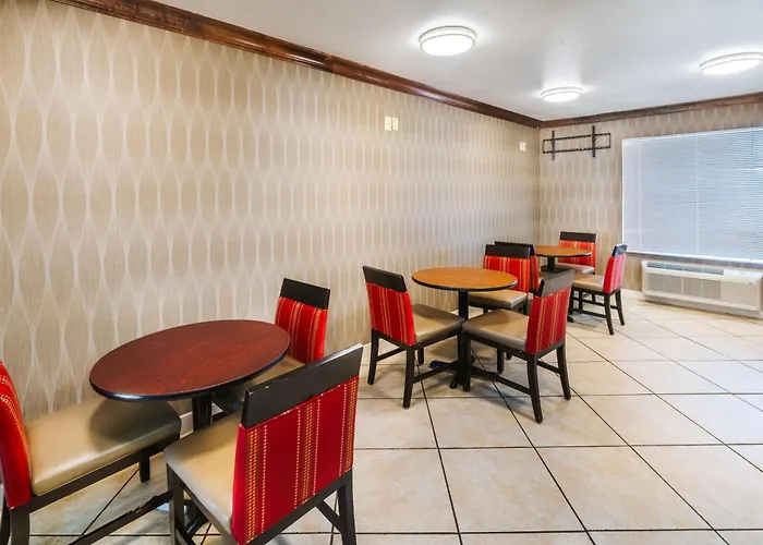 Super 8 By Wyndham Jackson Ms Near The Fairgrounds