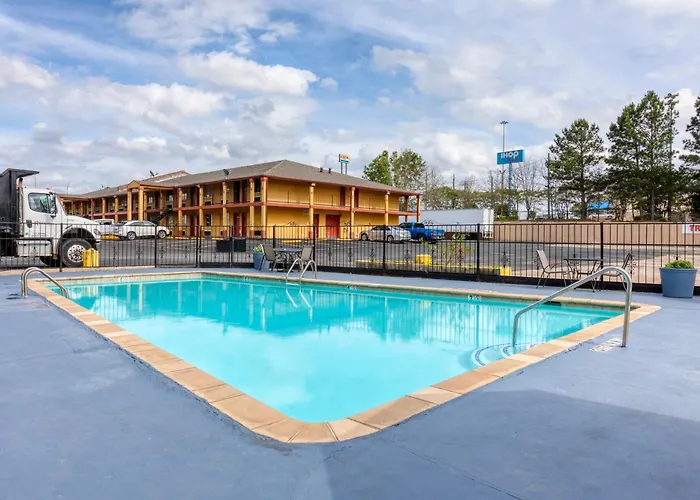 Executive Inn & Suites